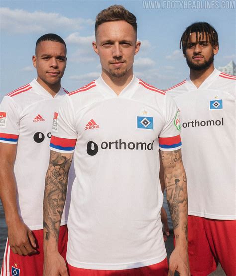 Spielen im Trikot des Hamburger SV 